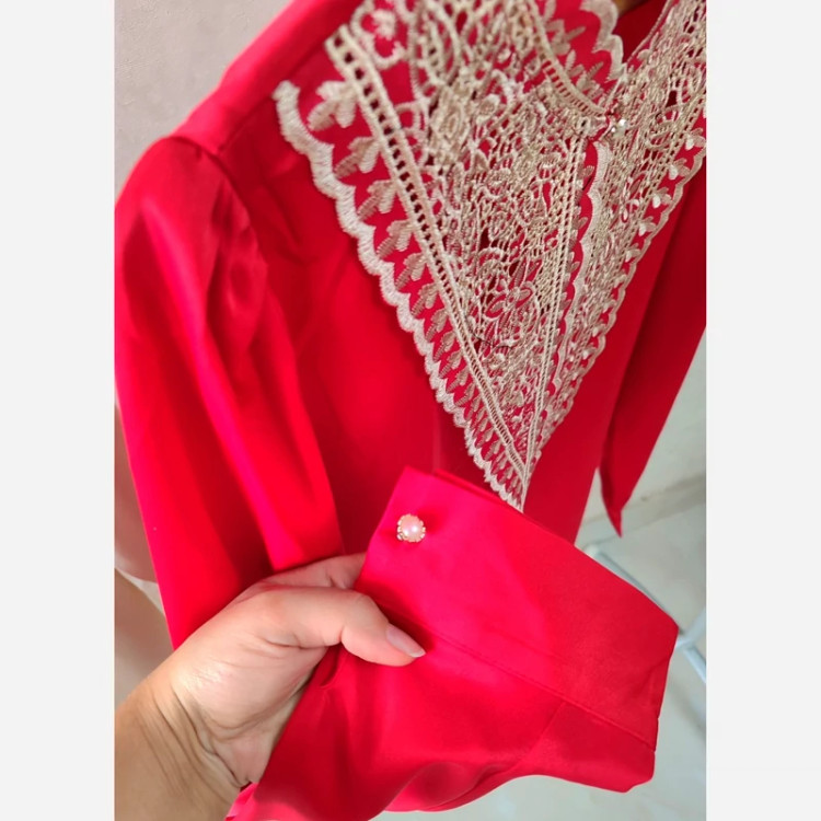 شومیز ساتن یقه گیپور قرمز