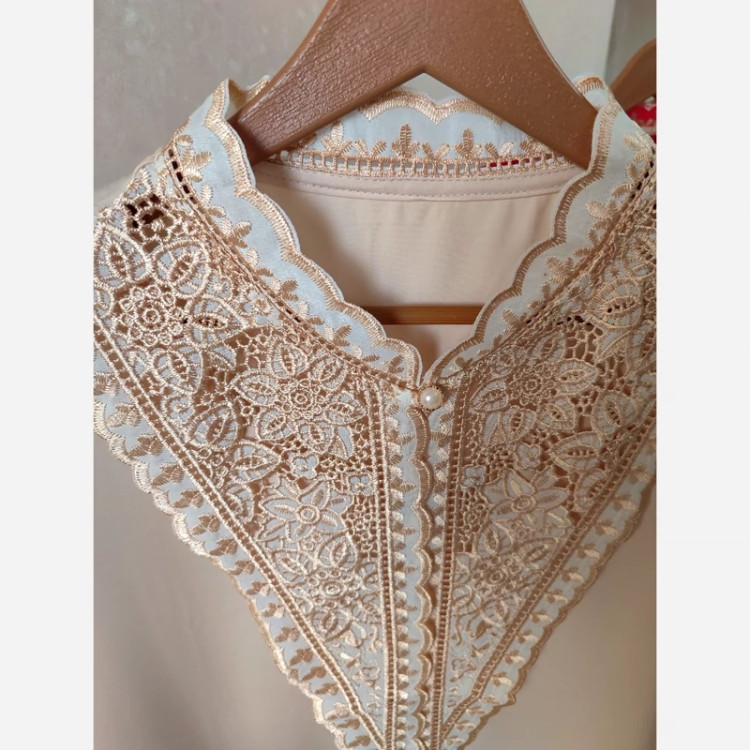 شومیز ساتن یقه گیپور کرم